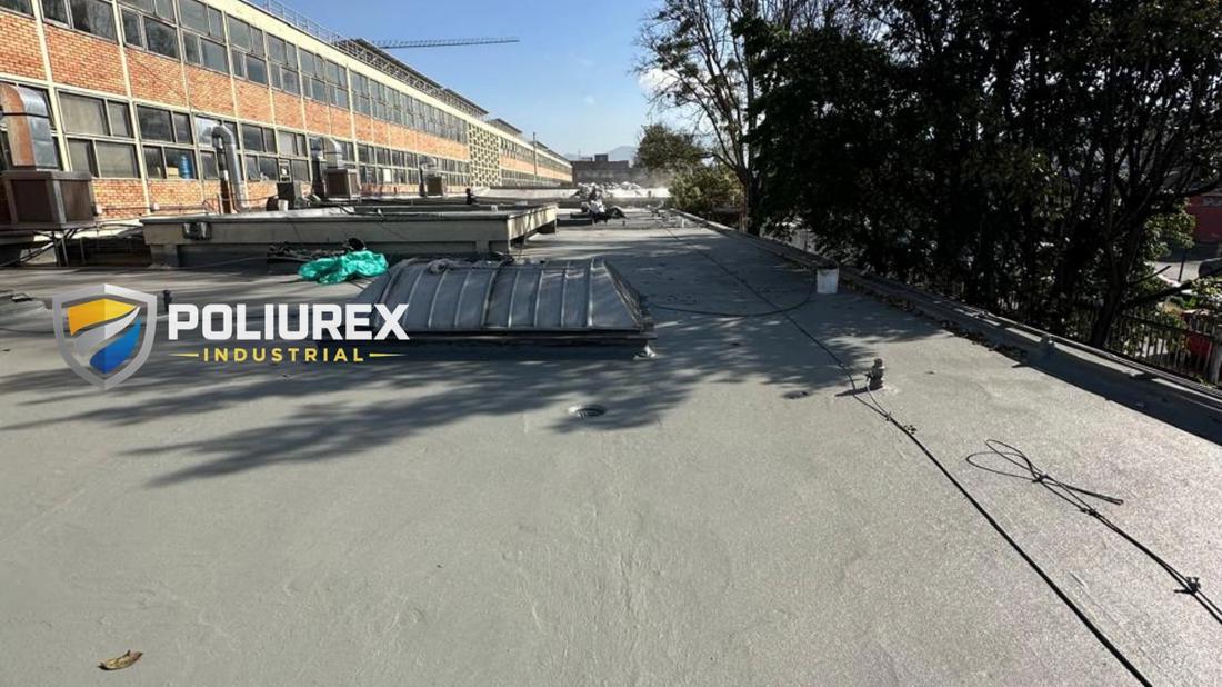 Aplicación cubierta industrial Bogotá — POLIUREX